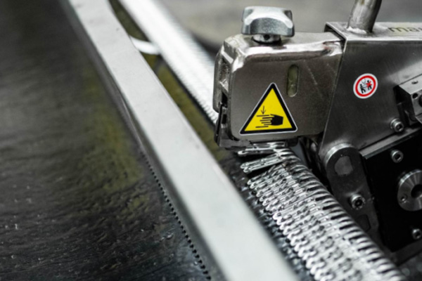 Splicing heat resistant conveyor belts